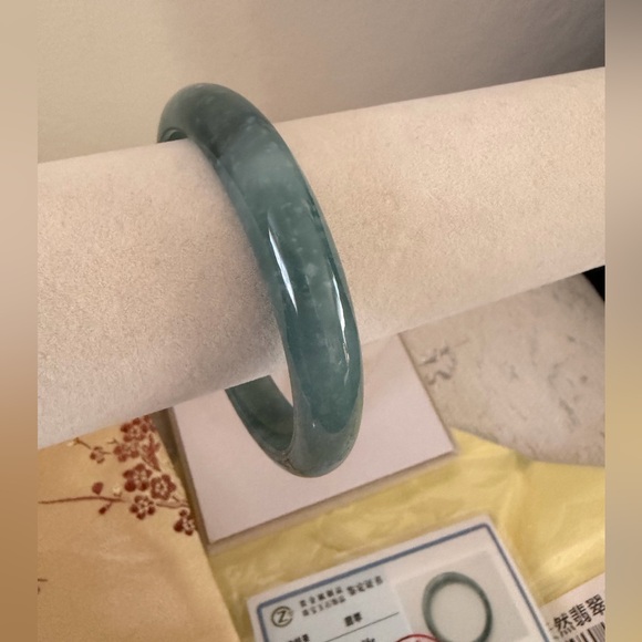 💯% Icy Jade Bangle Bracelet - Picture 9 of 10
